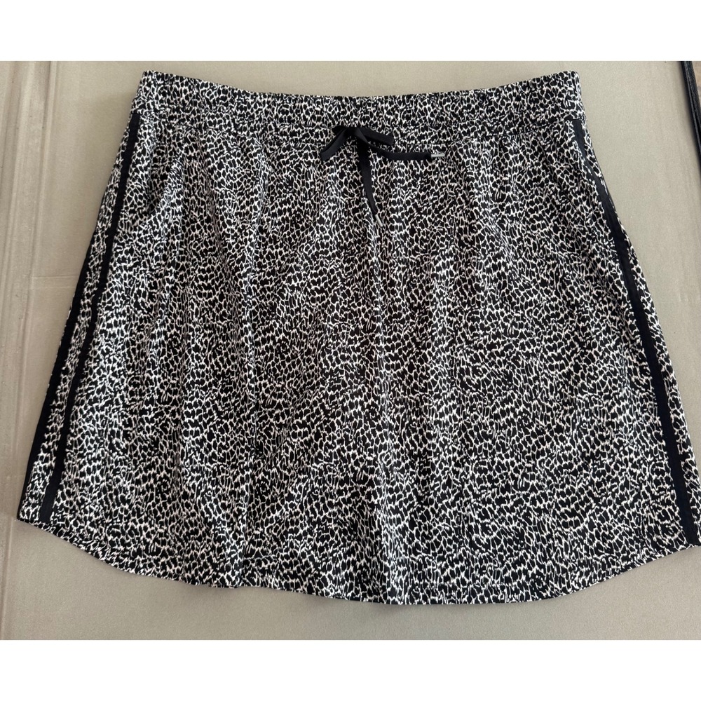 T by Talbots Skort Women XL Black White Excellent Animal Print Activewear Skirt